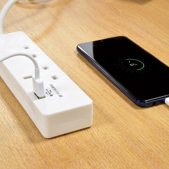 Extension lead with USB socket